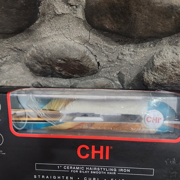 CHI 1" Ceramic Hairstyling Iron - Picture 5 of 6